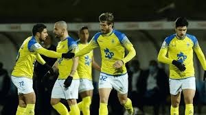 两张合影，一张和老乡一张和金靴。赛前法比奥说这场...